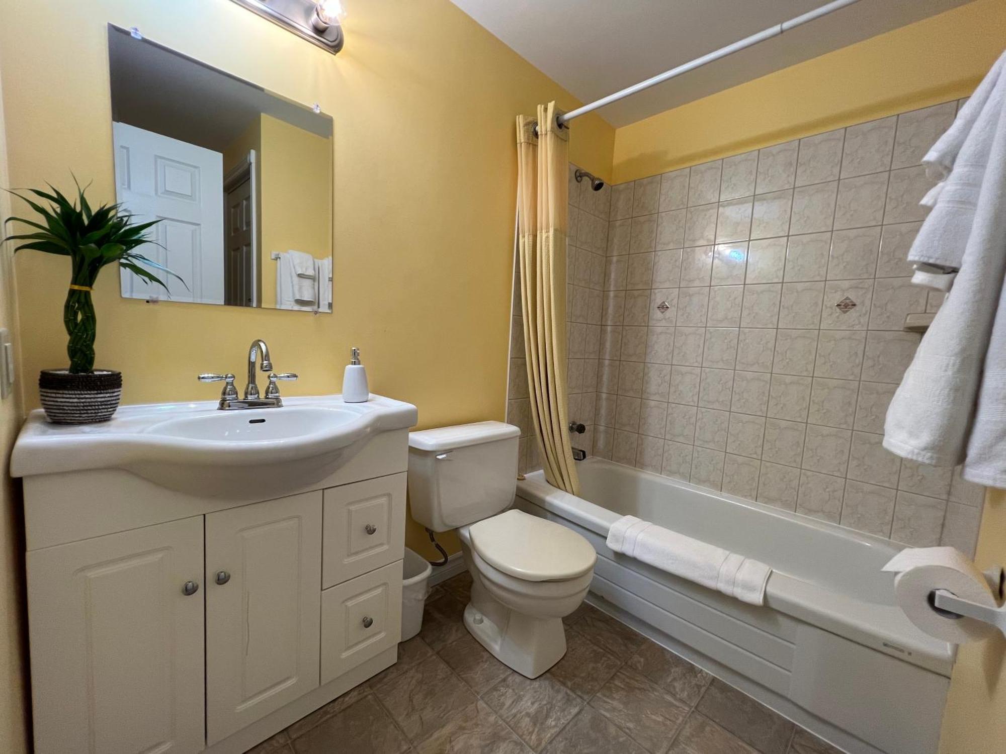 Lee'S Ocean Peek B & B Stratford Exteriör bild